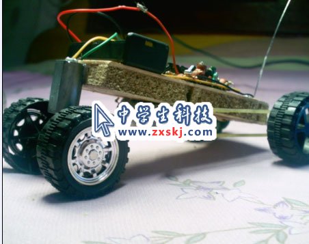 科技小制作-手工制作遙控汽車模型
